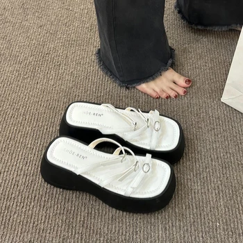 Ежедневни дамски обувки на платформа с дебела подметка и повишен ръст на 2023 г. Нови модни прости обикновена летни чехли с квадратни пръсти